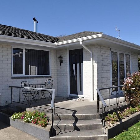 Sunny Riverside Retreat Nelson Exterior photo