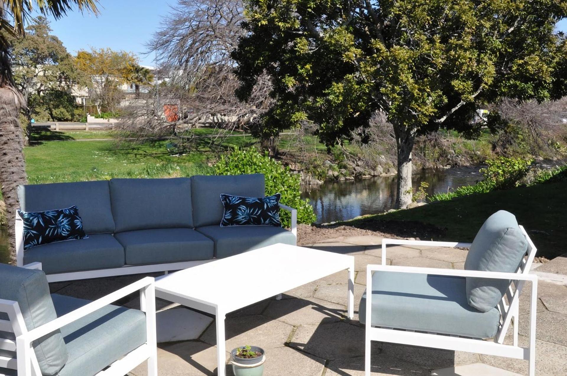 Sunny Riverside Retreat Nelson Exterior photo